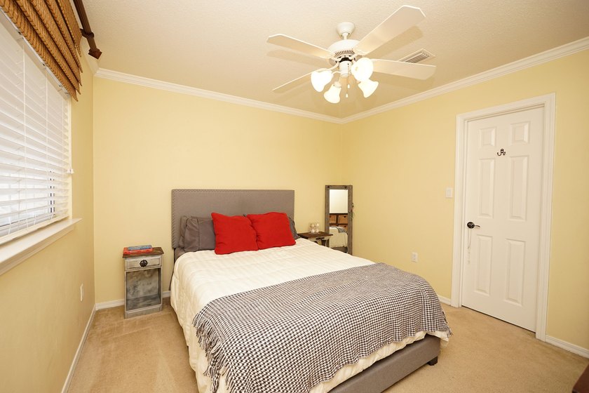 Lovely four-bedroom home situated on a spacious lot in the - photo 46