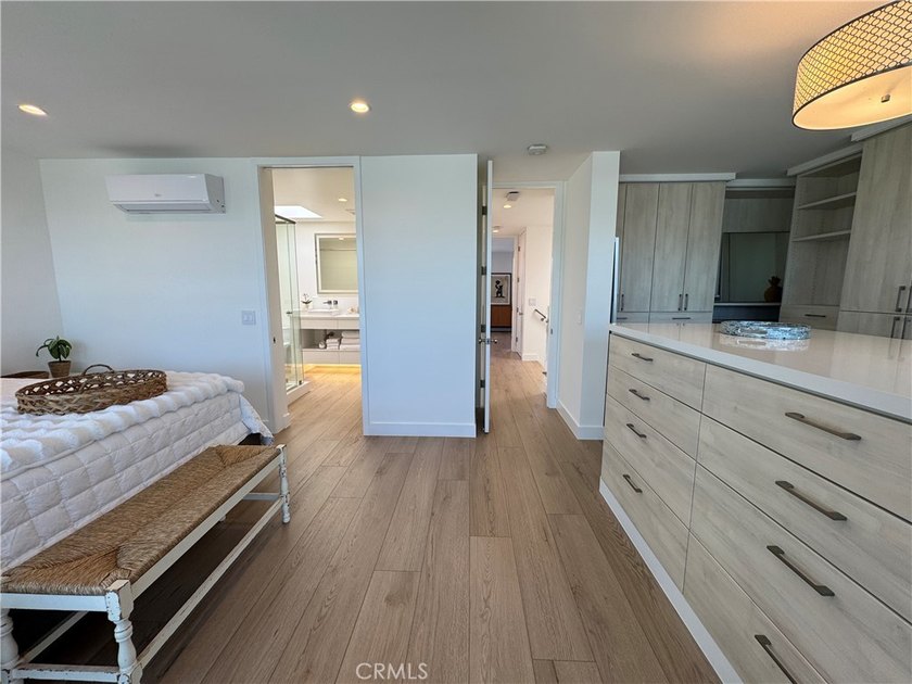 Modern luxury blends with Mid-Century in Weatherly Bay with a 25 - photo 46