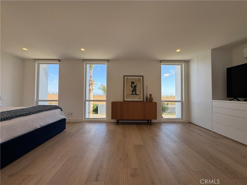 Modern luxury blends with Mid-Century in Weatherly Bay with a 25 - photo 47
