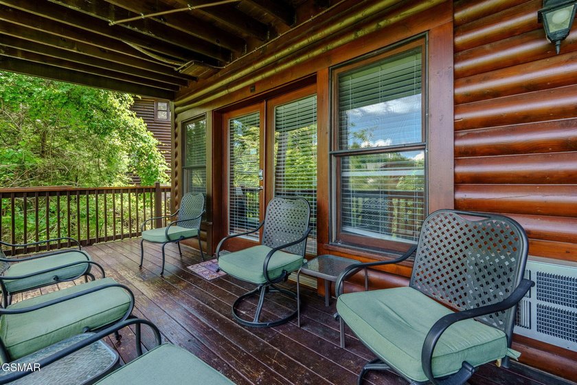 WESOME CABIN IN THE HEART OF PIGEON FORGE THAT PUTS YOU RIGHT IN - photo 4