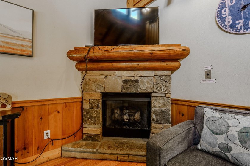 WESOME CABIN IN THE HEART OF PIGEON FORGE THAT PUTS YOU RIGHT IN - photo 8