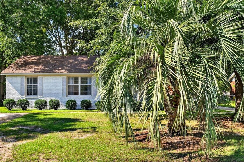 Beautifully updated 3-bedroom, 2-bath ranch offering over 2,000 - photo 2