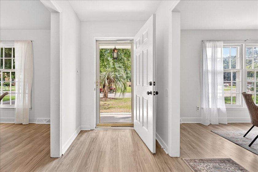 Beautifully updated 3-bedroom, 2-bath ranch offering over 2,000 - photo 9