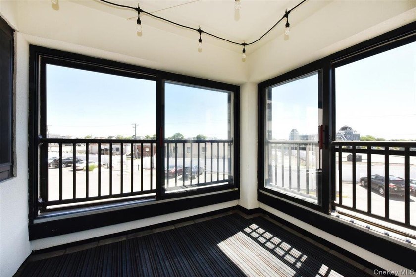 Welcome to waterfront living at its finest! This beautifully - photo 7
