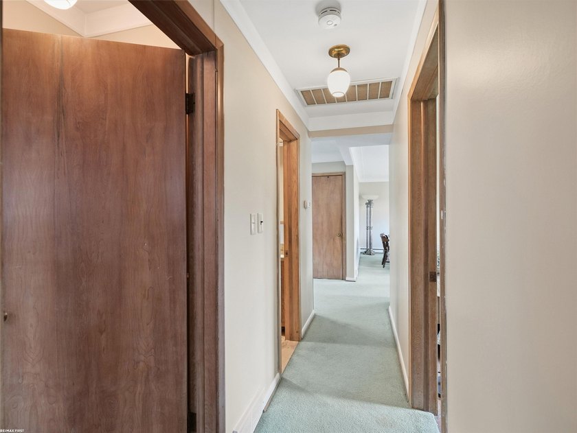 Opportunity knocks!! Put your ideas to work in this rare find in - photo 16