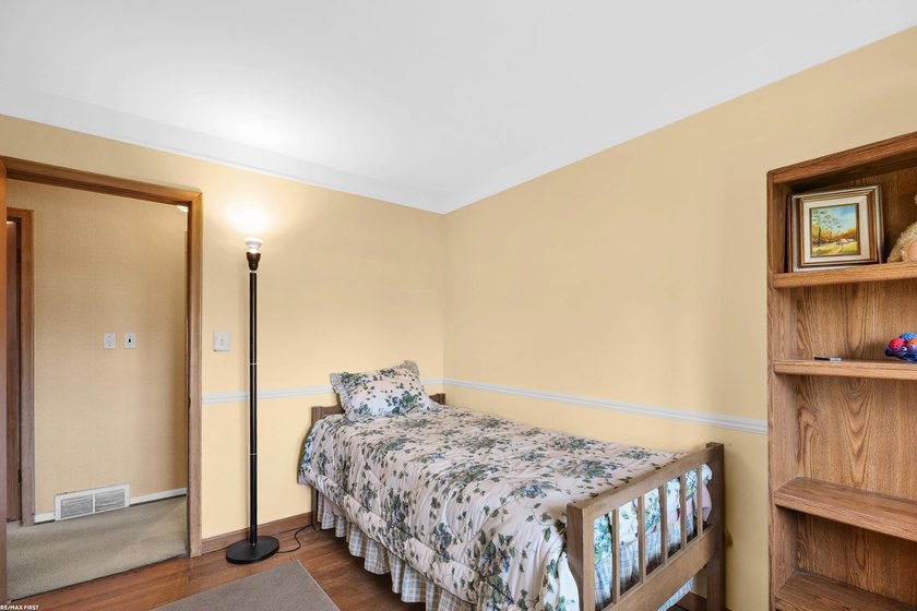 Opportunity knocks!! Put your ideas to work in this rare find in - photo 21