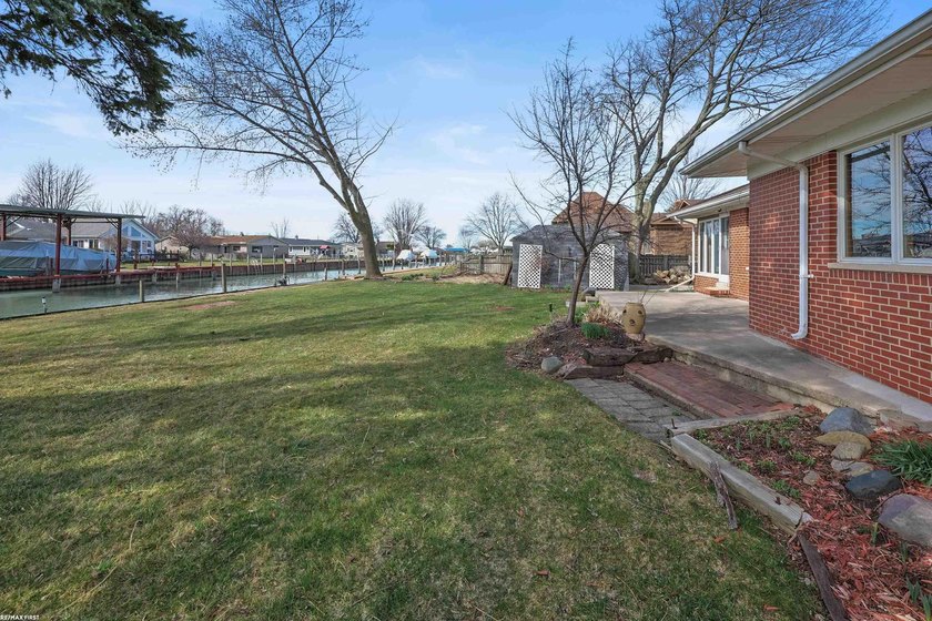 Opportunity knocks!! Put your ideas to work in this rare find in - photo 30