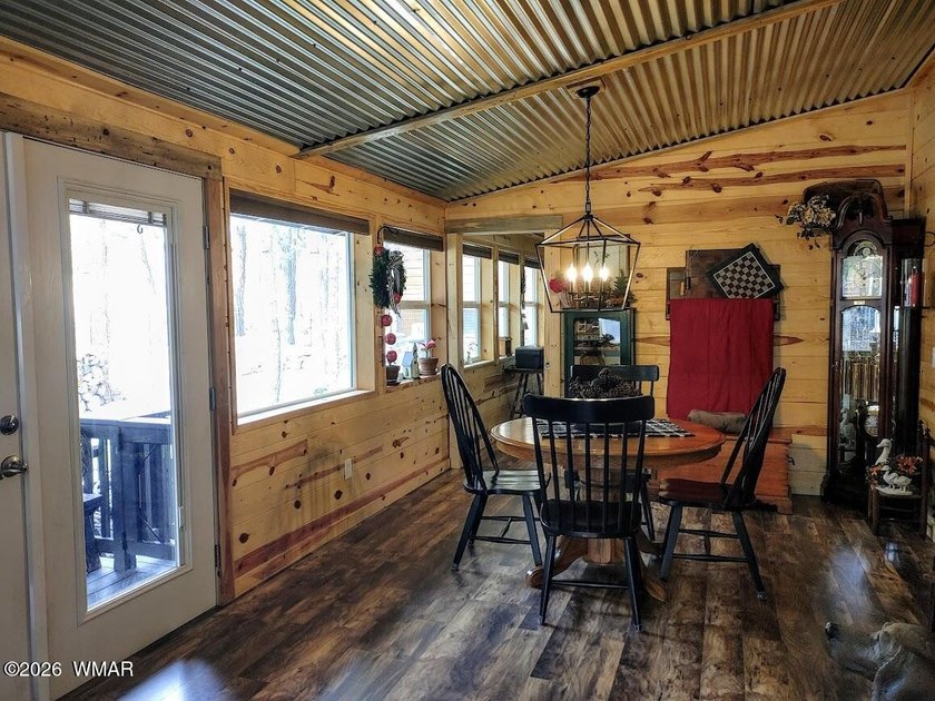Cozy 3-bedroom, 1.5-bath home in the desirable White Mountain - photo 15