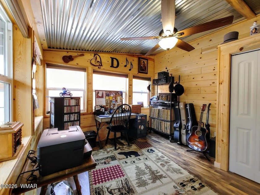 Cozy 3-bedroom, 1.5-bath home in the desirable White Mountain - photo 16
