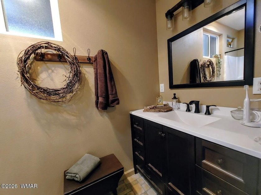 Cozy 3-bedroom, 1.5-bath home in the desirable White Mountain - photo 20