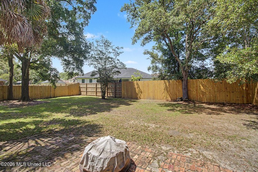 Absolutely precious and move-in ready! This charming 2-bedroom - photo 21