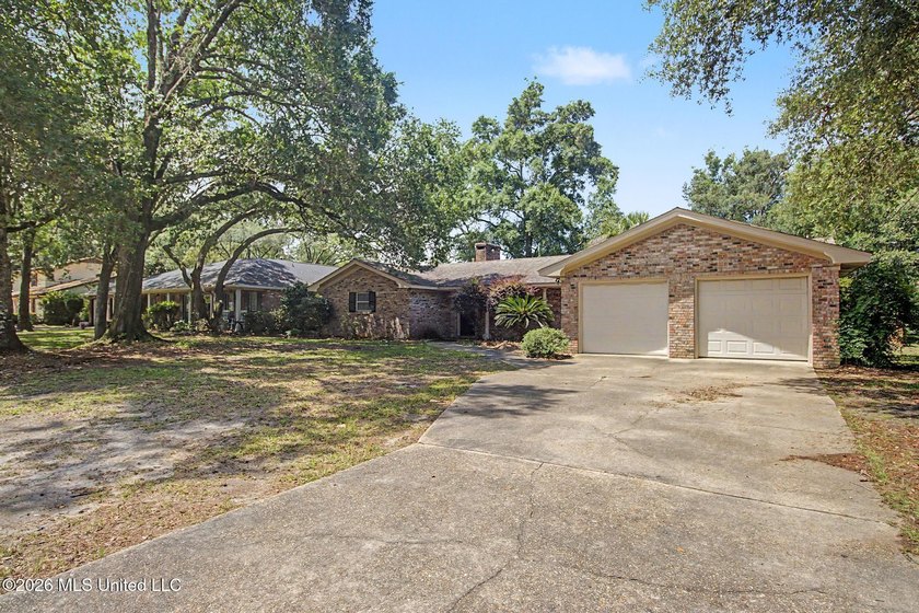 Absolutely precious and move-in ready! This charming 2-bedroom - photo 25