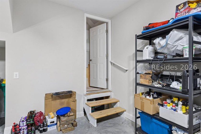 Wonderful Taft Street model on a lagoon with Walk up Attic! - photo 42