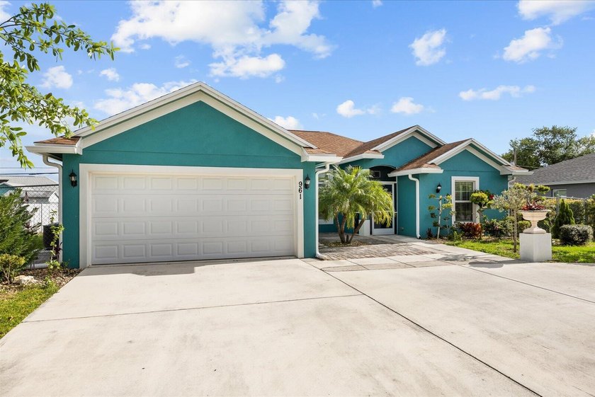 Welcome to this charming 3-bedroom, 2-bathroom home offering - photo 2