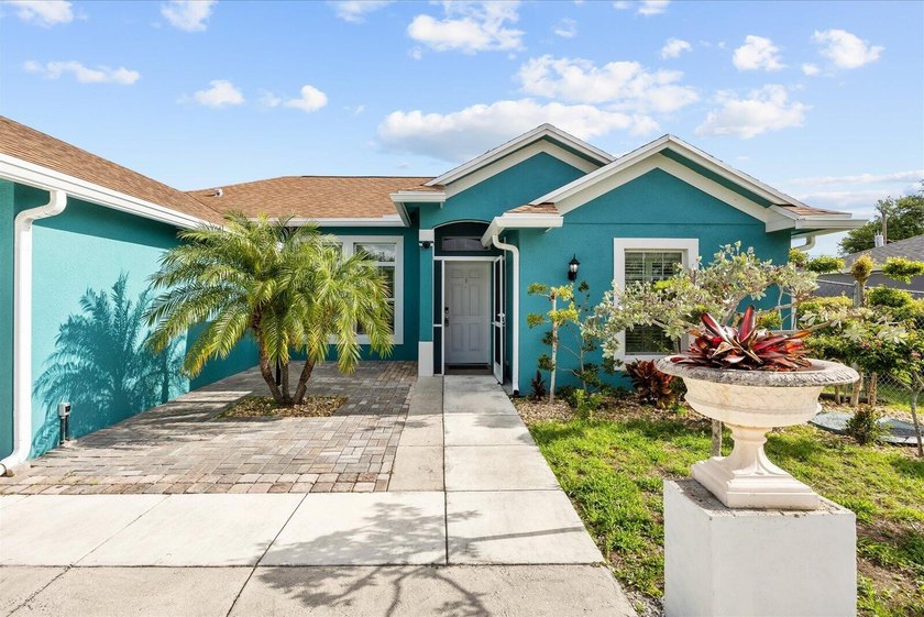 Welcome to this charming 3-bedroom, 2-bathroom home offering - photo 5