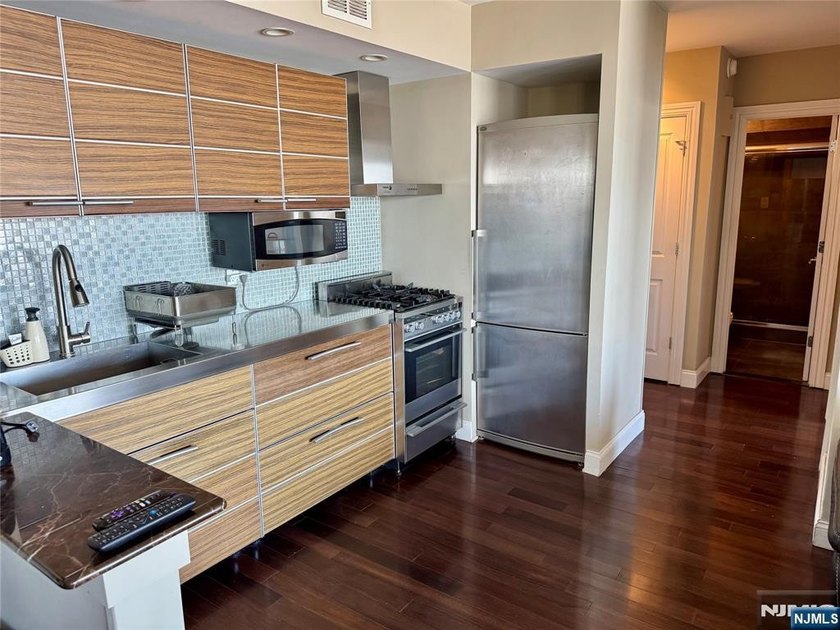 Experience truly exceptional living in this beautifully - photo 8