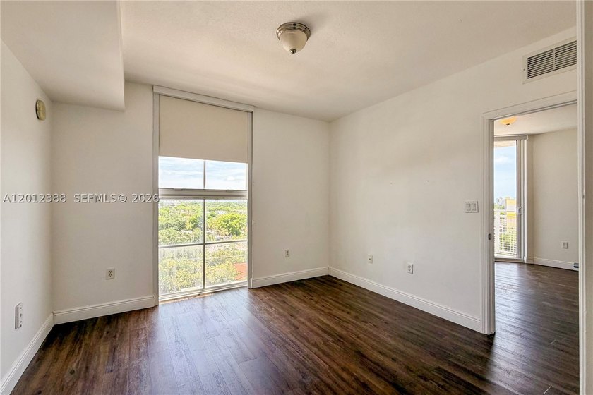 Bright one bedroom one bath apartment with amazing views in a - photo 3
