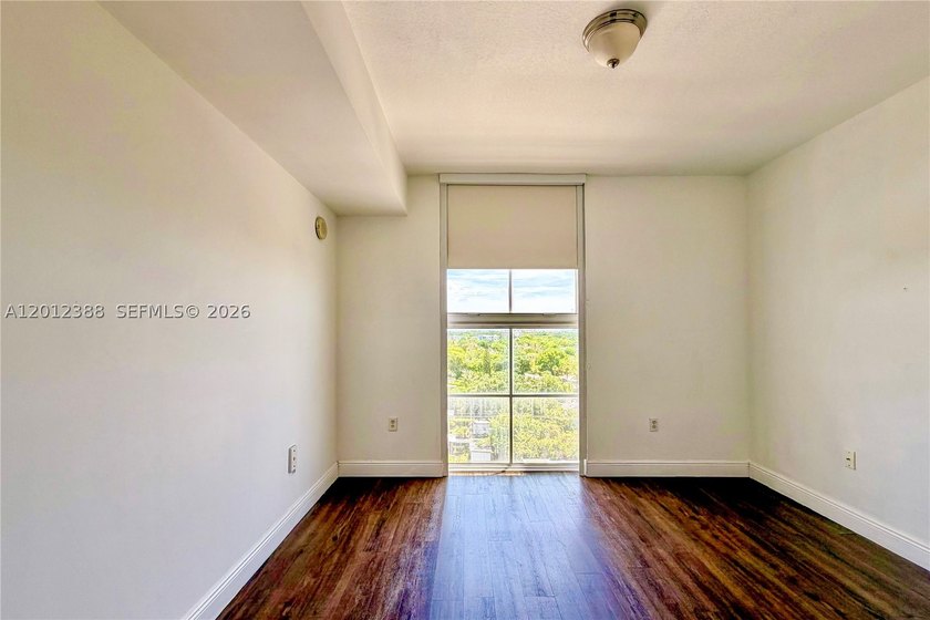 Bright one bedroom one bath apartment with amazing views in a - photo 7