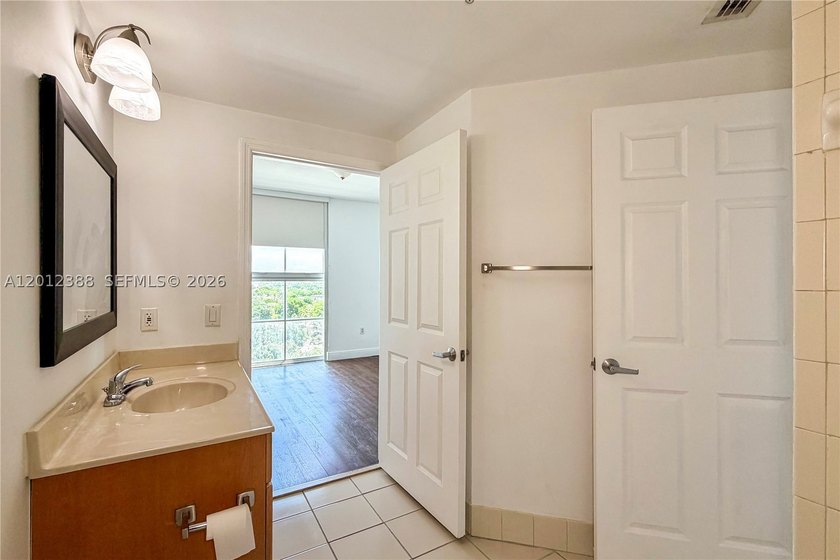 Bright one bedroom one bath apartment with amazing views in a - photo 8