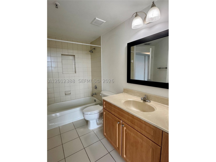 Bright one bedroom one bath apartment with amazing views in a - photo 9