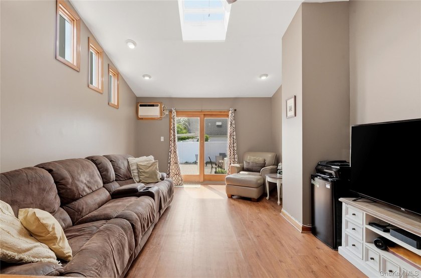 Welcome to this lovely two story Colonial in desirable - photo 8