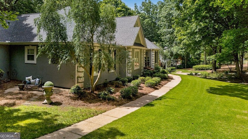 Beautiful 4BR/4.5BA ranch with an optional 5th bedroom in the - photo 4