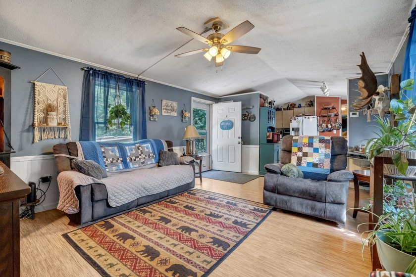 Enjoy affordable living in this 1991 single-wide mobile home - photo 14