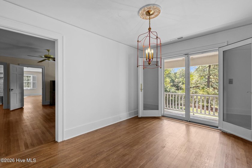A True Hidden Gem!! Welcome to the breathtaking Parson's Estate - photo 32