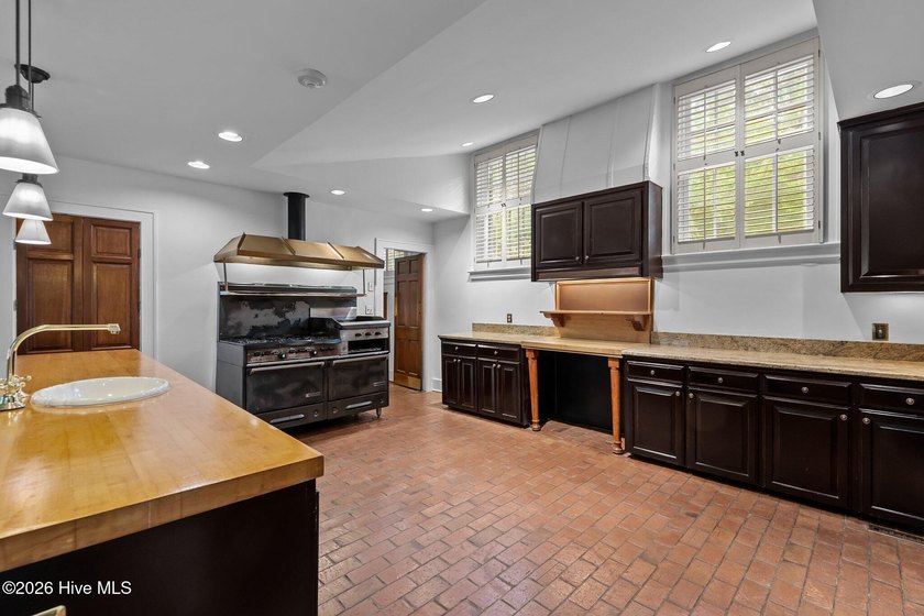 A True Hidden Gem!! Welcome to the breathtaking Parson's Estate - photo 37