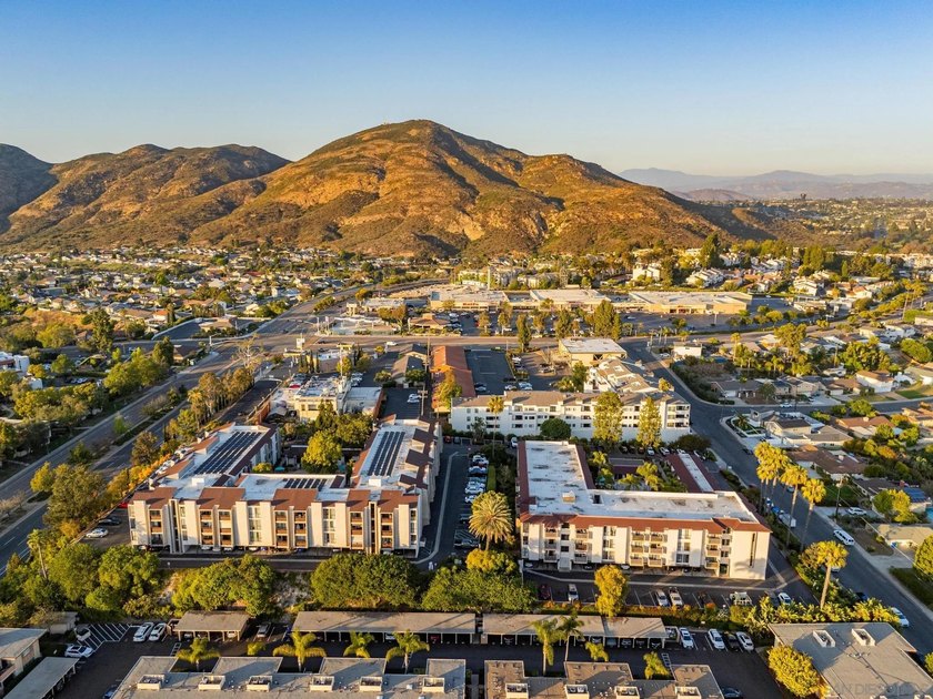 FHA &amp; VA Approved. Welcome to Hyde Park Villas in San Carlos! - photo 3