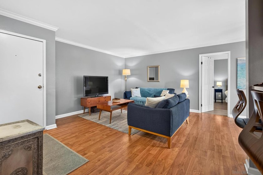 FHA &amp; VA Approved. Welcome to Hyde Park Villas in San Carlos! - photo 6