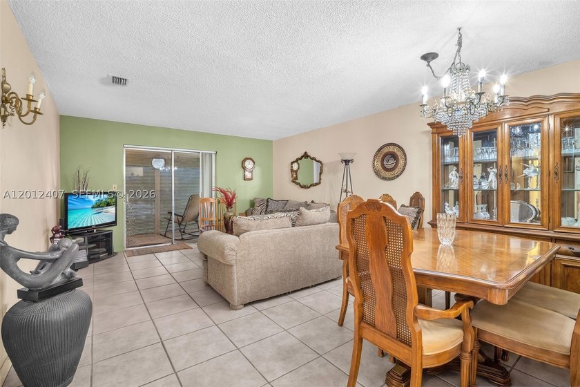 Beautiful and spacious 2-bedroom, 2-bath corner unit now - photo 8