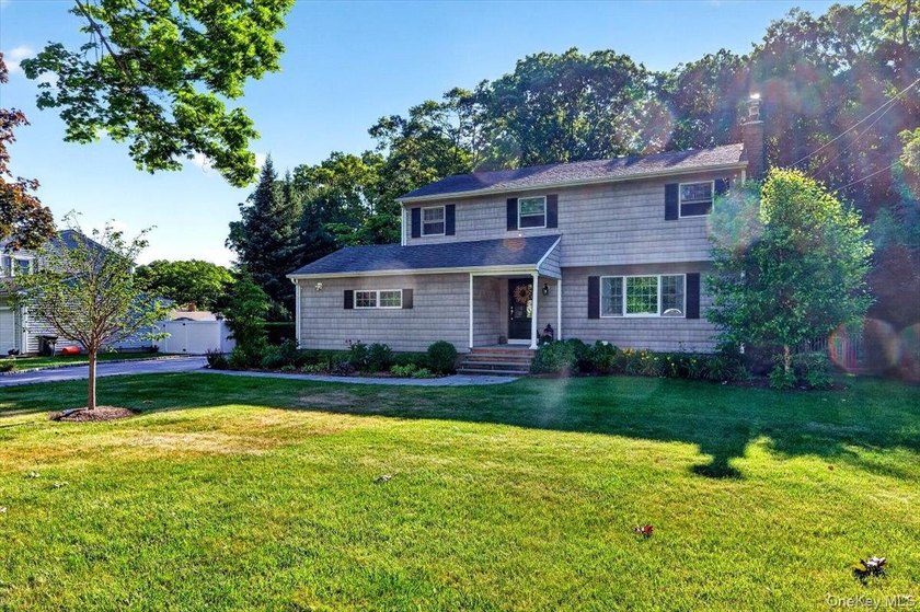 Beautifully Updated Colonial in the Heart of St. James Nestled - photo 3