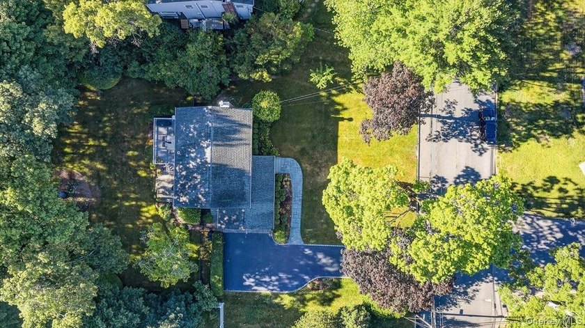 Beautifully Updated Colonial in the Heart of St. James Nestled - photo 5
