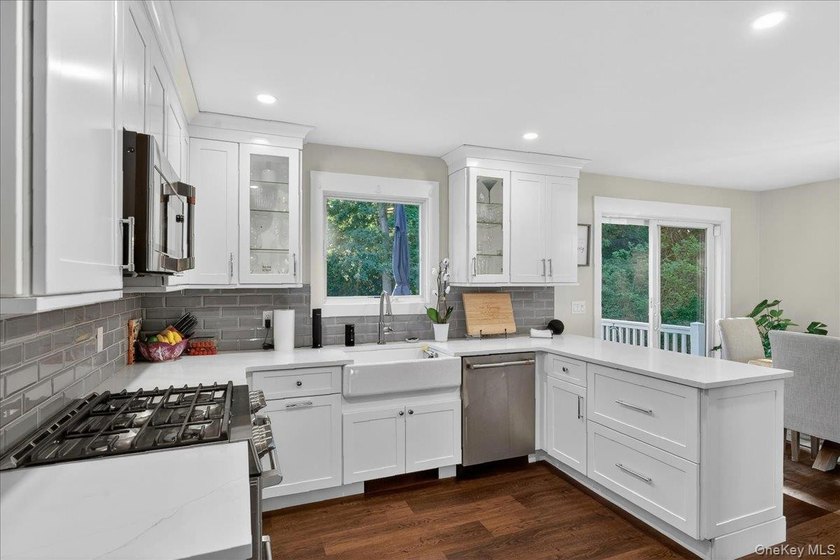 Beautifully Updated Colonial in the Heart of St. James Nestled - photo 10