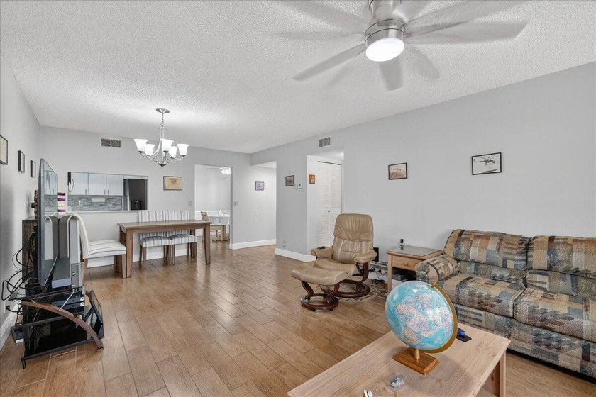 Beautifully updated 2BR/2BA first-floor condo in the 55+ - photo 6