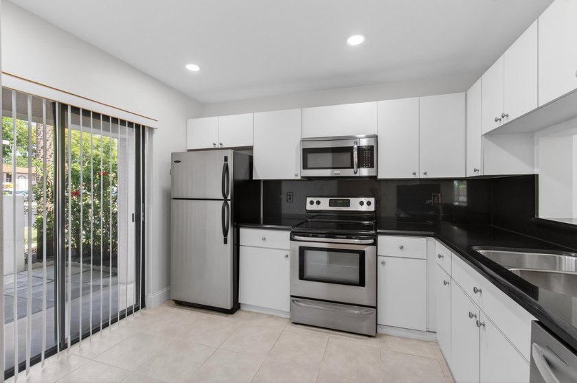 Discover the perfect East Boca lifestyle in this beautifully - photo 32