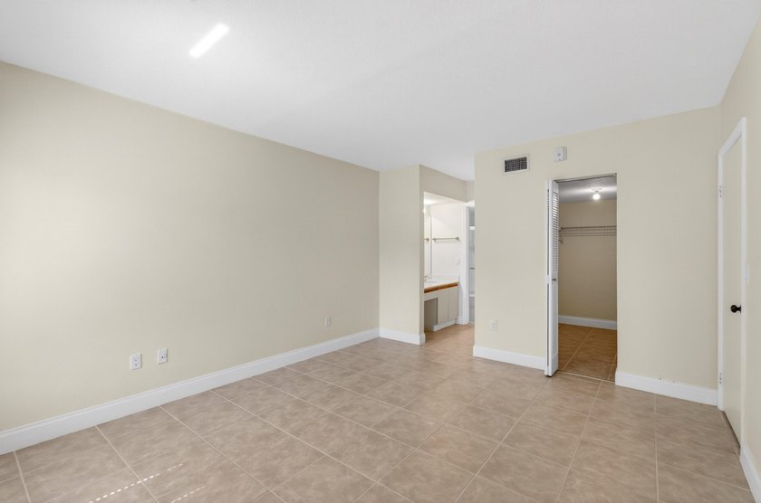 Discover the perfect East Boca lifestyle in this beautifully - photo 40