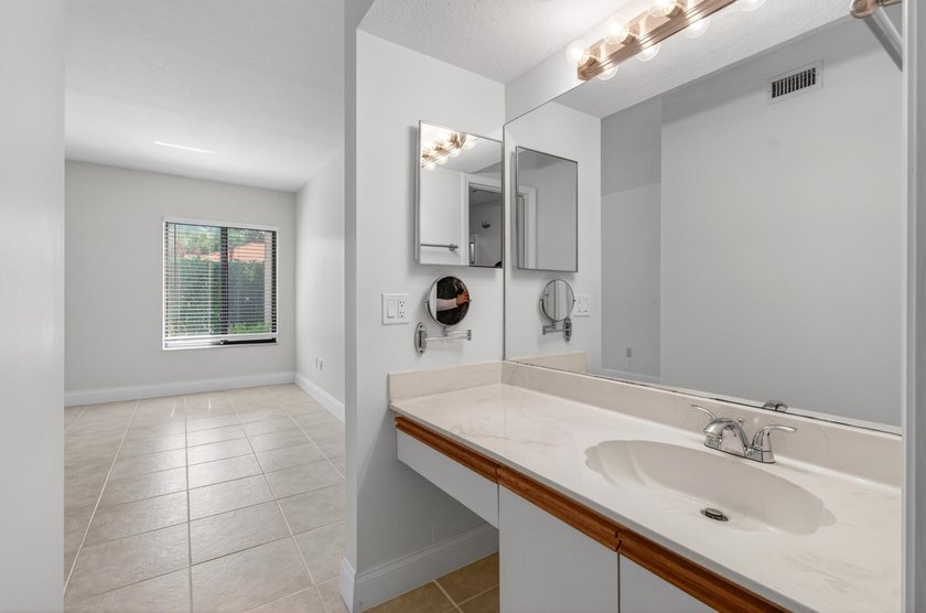 Discover the perfect East Boca lifestyle in this beautifully - photo 44
