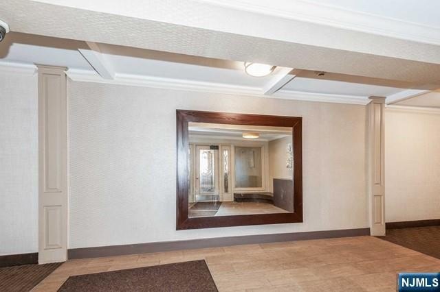 Large Studio.The HOA fee covers: taxes, heat, water and WiFi - photo 4
