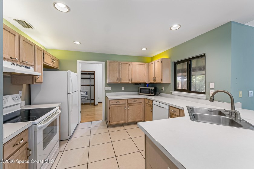 Very Well-Maintained 3-Bedroom, 2-Bathroom Home In The Desirable - photo 25
