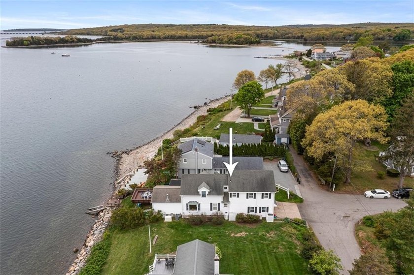 Welcome to your waterfront retreat on stunning Narragansett Bay - photo 3