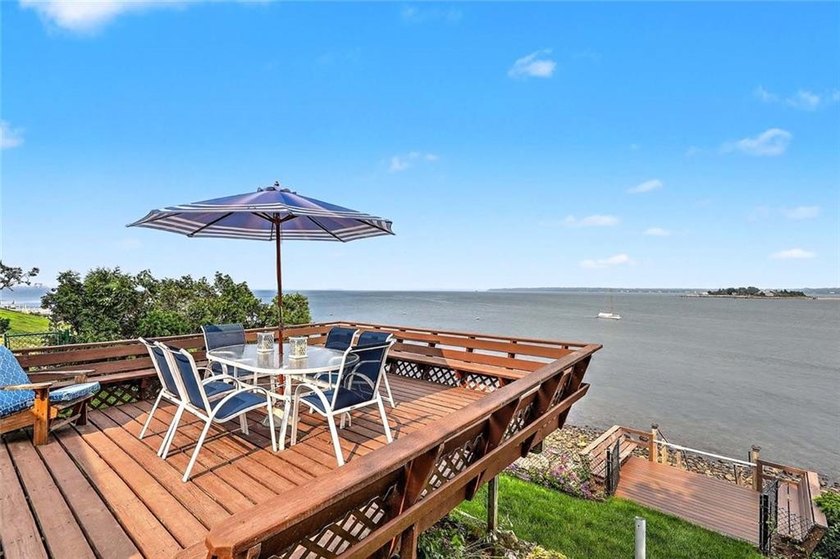 Welcome to your waterfront retreat on stunning Narragansett Bay - photo 4