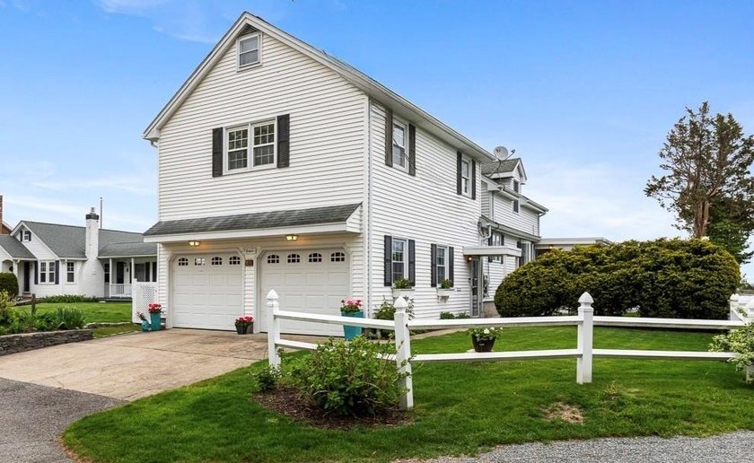 Welcome to your waterfront retreat on stunning Narragansett Bay - photo 7