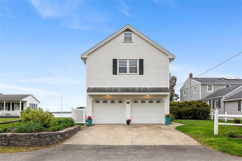 Welcome to your waterfront retreat on stunning Narragansett Bay - photo 8