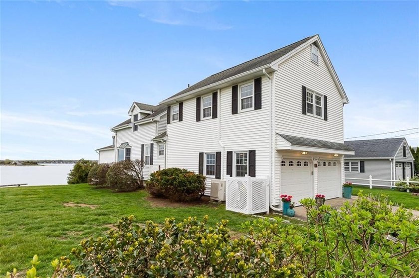 Welcome to your waterfront retreat on stunning Narragansett Bay - photo 9