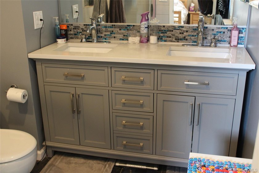 This fully renovated, 4-bedroom, 3-bathroom Colonial merges - photo 29