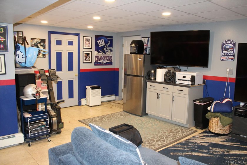 This fully renovated, 4-bedroom, 3-bathroom Colonial merges - photo 38