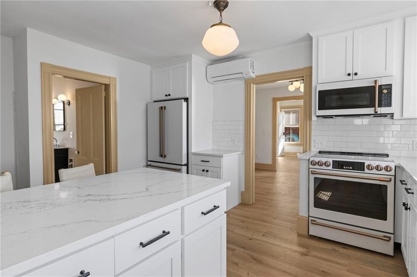 Location is everything in Newport and this unit puts you right - photo 5