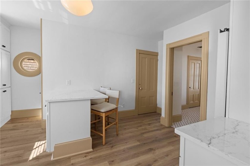 Location is everything in Newport and this unit puts you right - photo 7